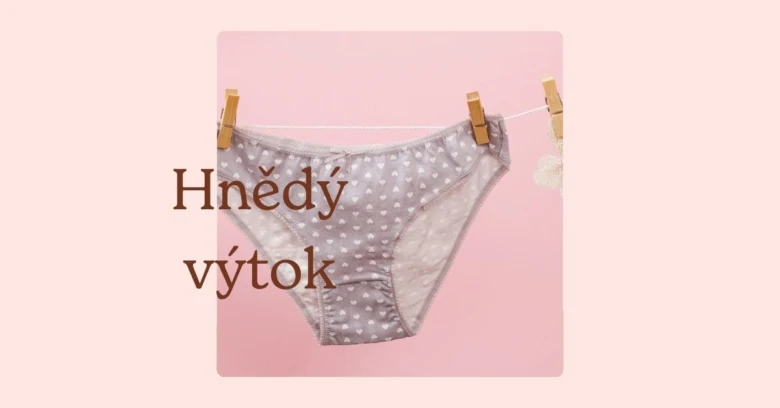 Bílé kalhotky s puntíkovaným vzorem visící na šňůře.